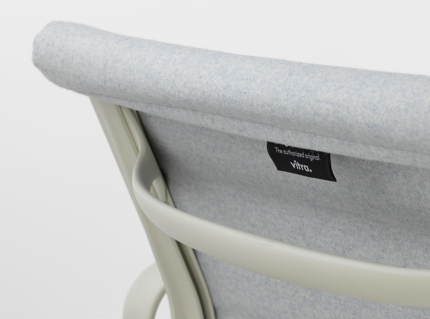 Vitra Aluminium Chair Ea 117