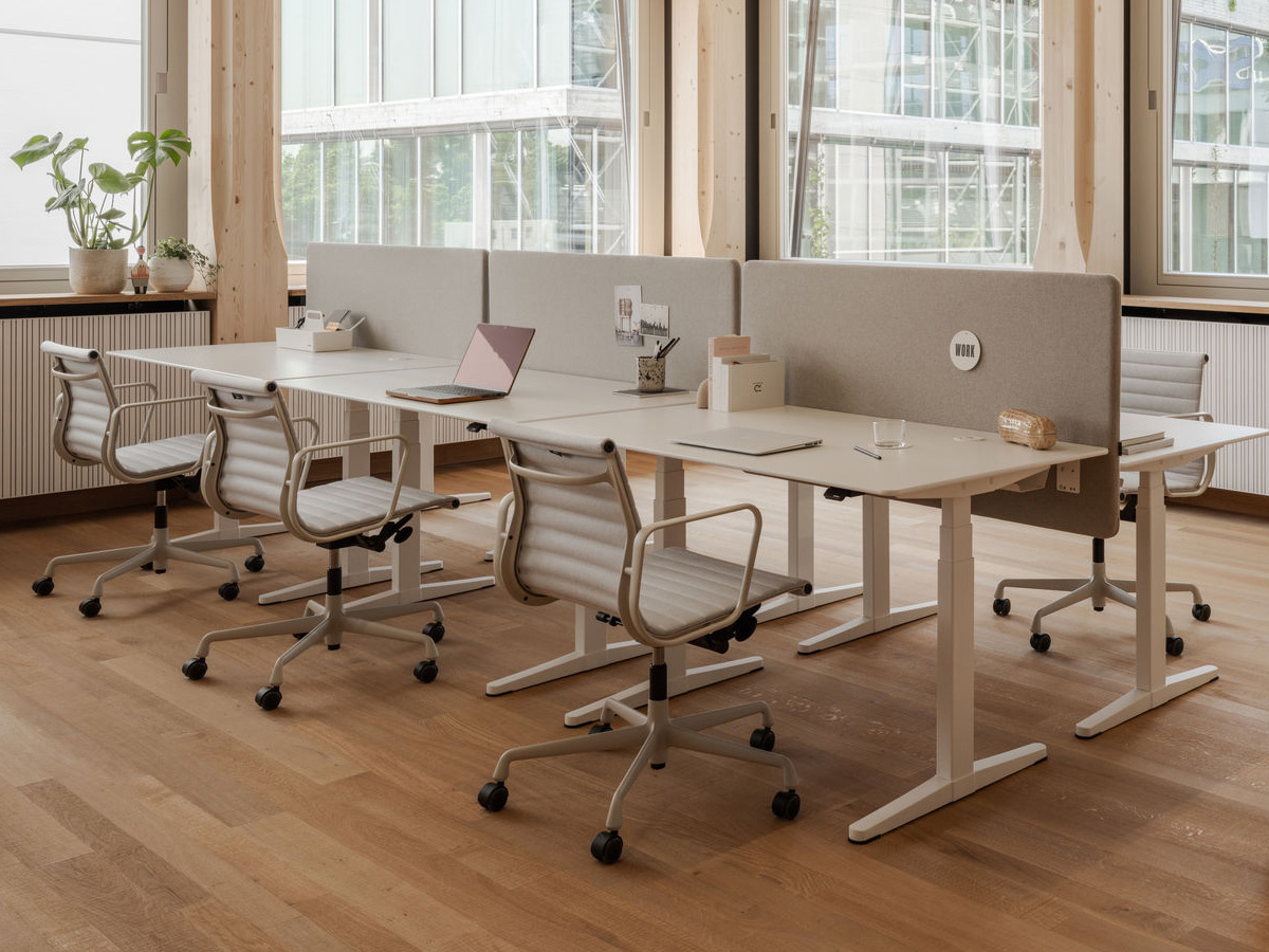 Vitra Aluminium Ea 117 Office Chair Chalk Clay