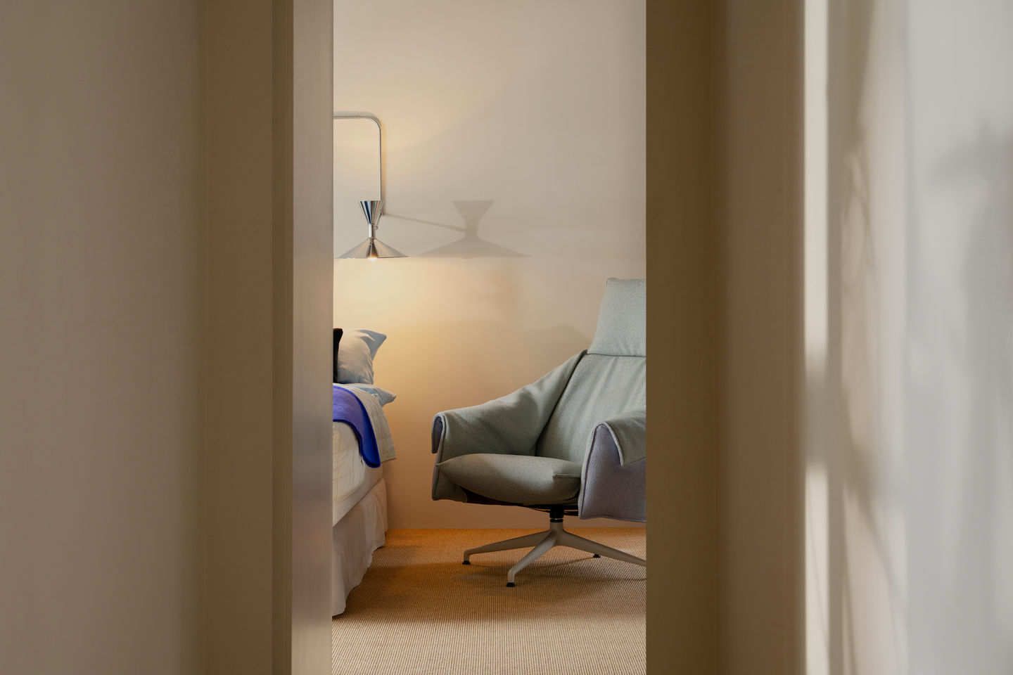 Vitra Bascule Highback Armchair 4 Star Base