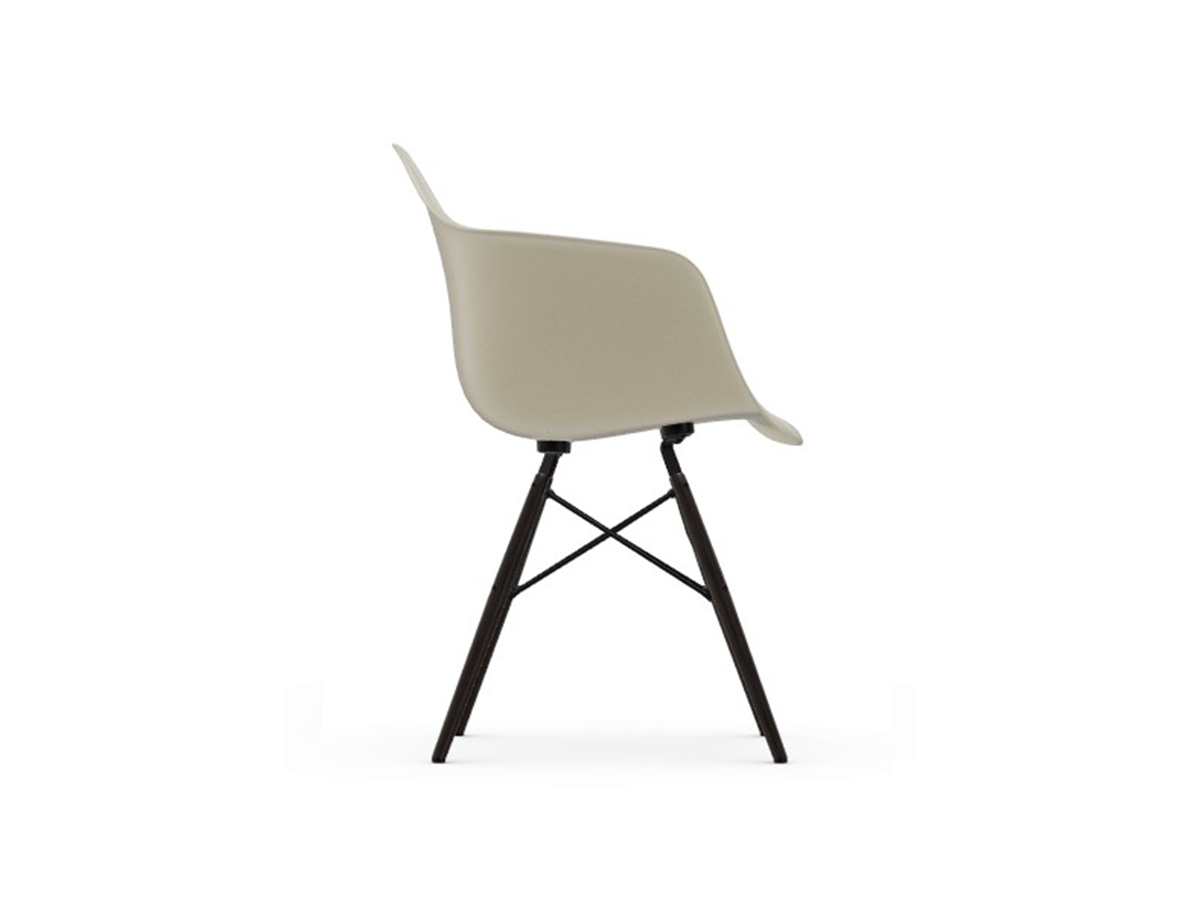 Vitra Eames Plastic Fiberglass Daw Armchair Basamento Maple Black