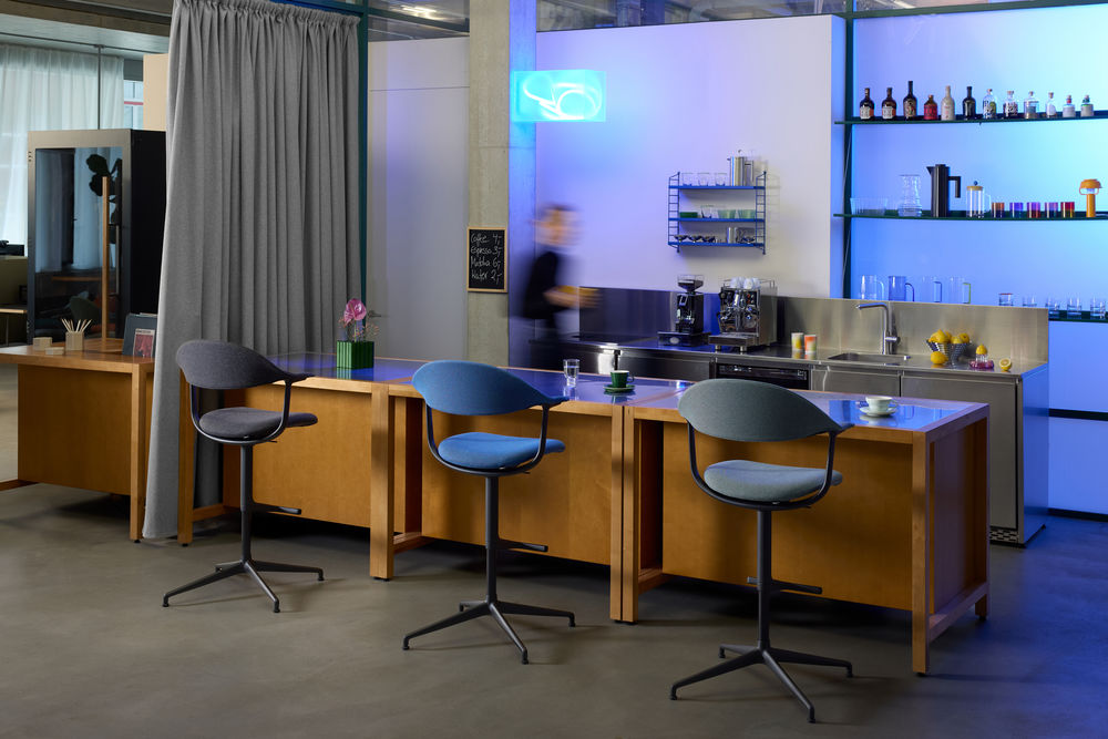 Vitra Mynt High Barstool With Upholstered Seat And Backrest