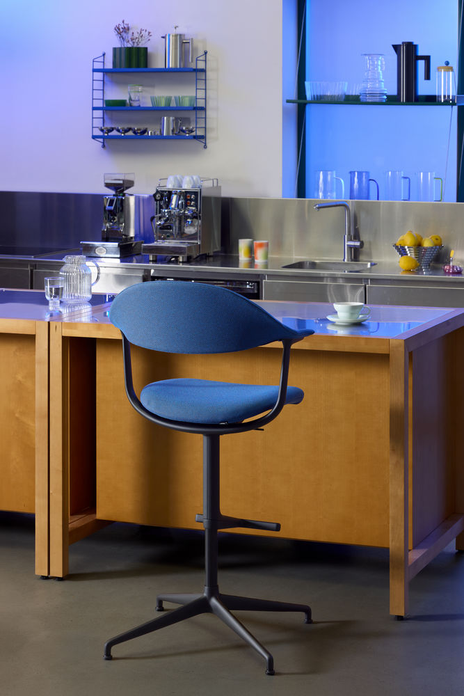 Vitra Mynt High Barstool With Upholstered Seat And Backrest