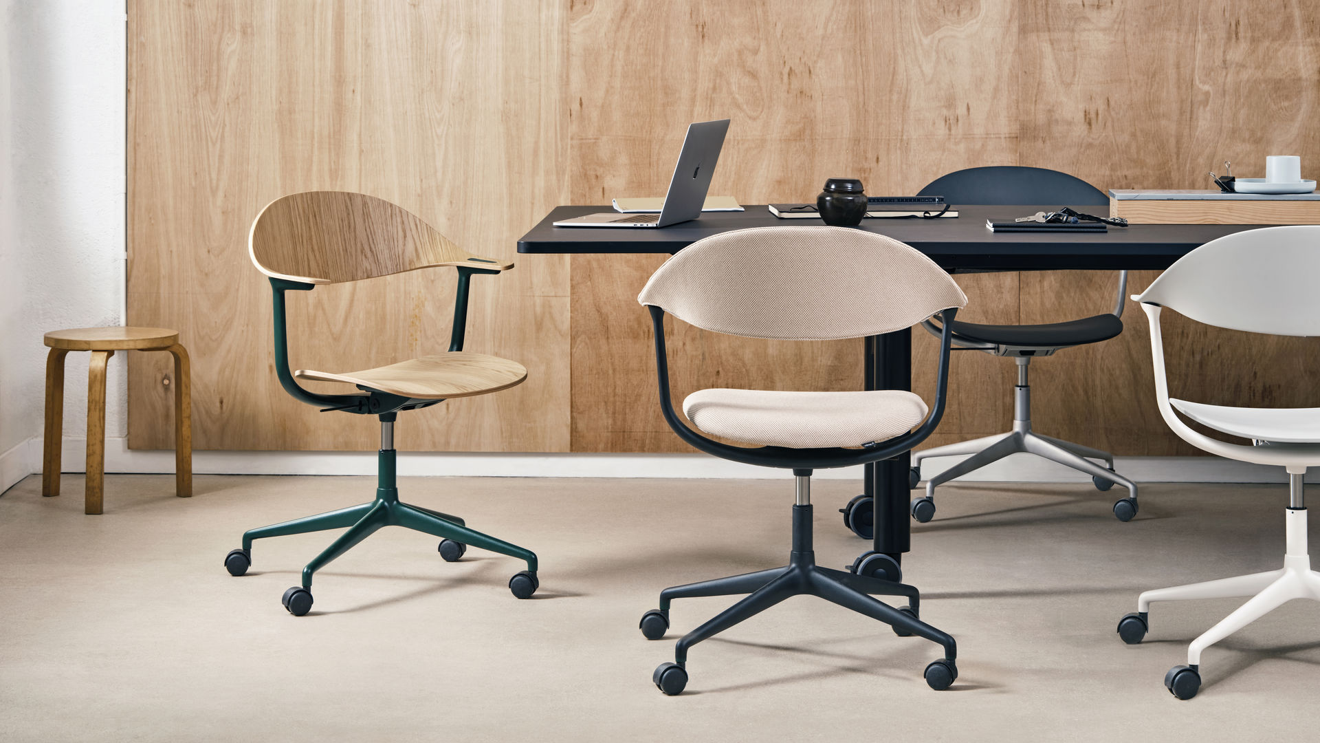 Vitra Mynt Chair Multilayer 4 Ray Base With Castors