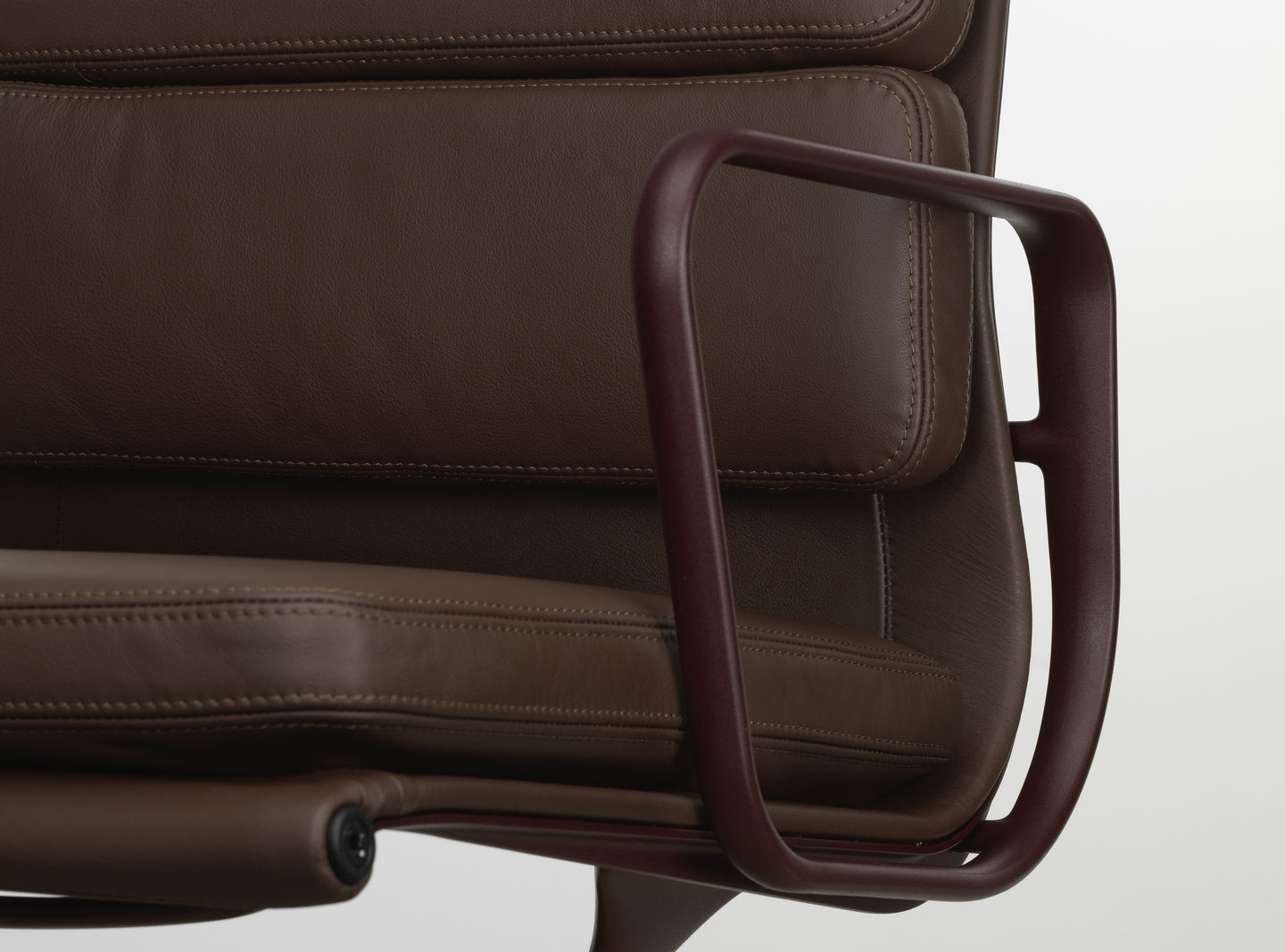 Vitra Soft Pad Ea 208 Conference Swivel Chair