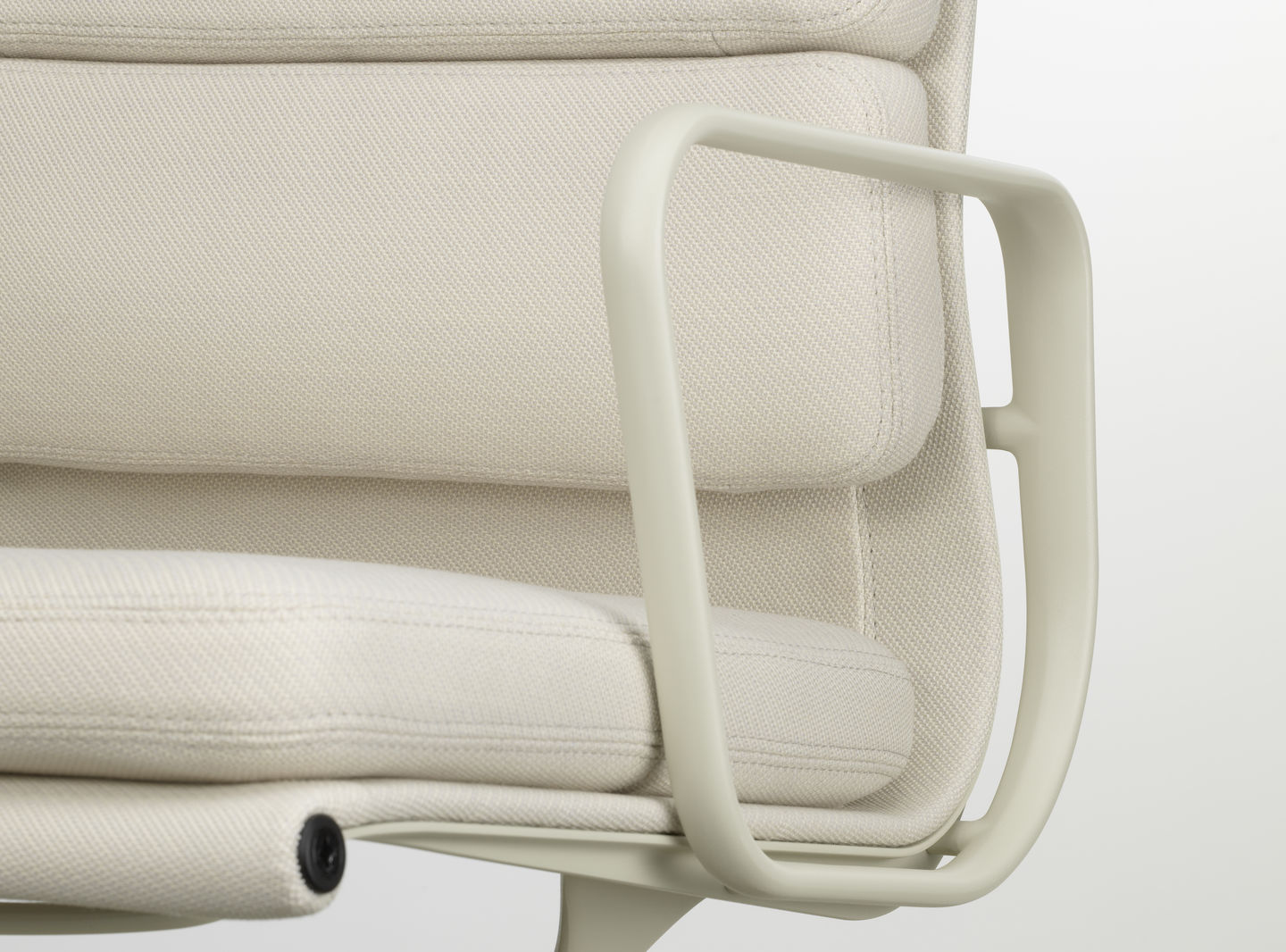 Vitra Soft Pad Ea 208 Conference Swivel Chair