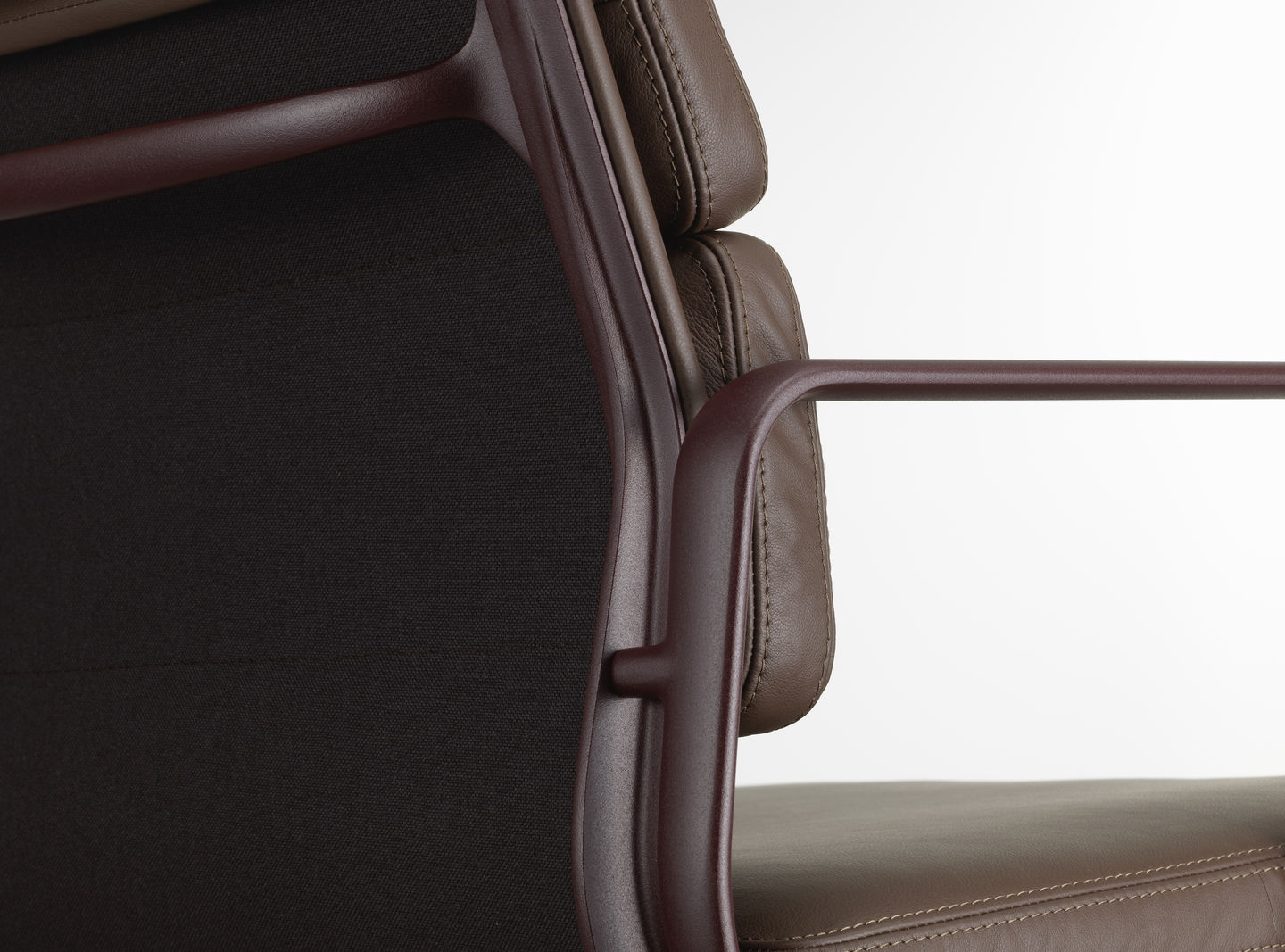 Vitra Soft Pad Ea 208 Conference Swivel Chair