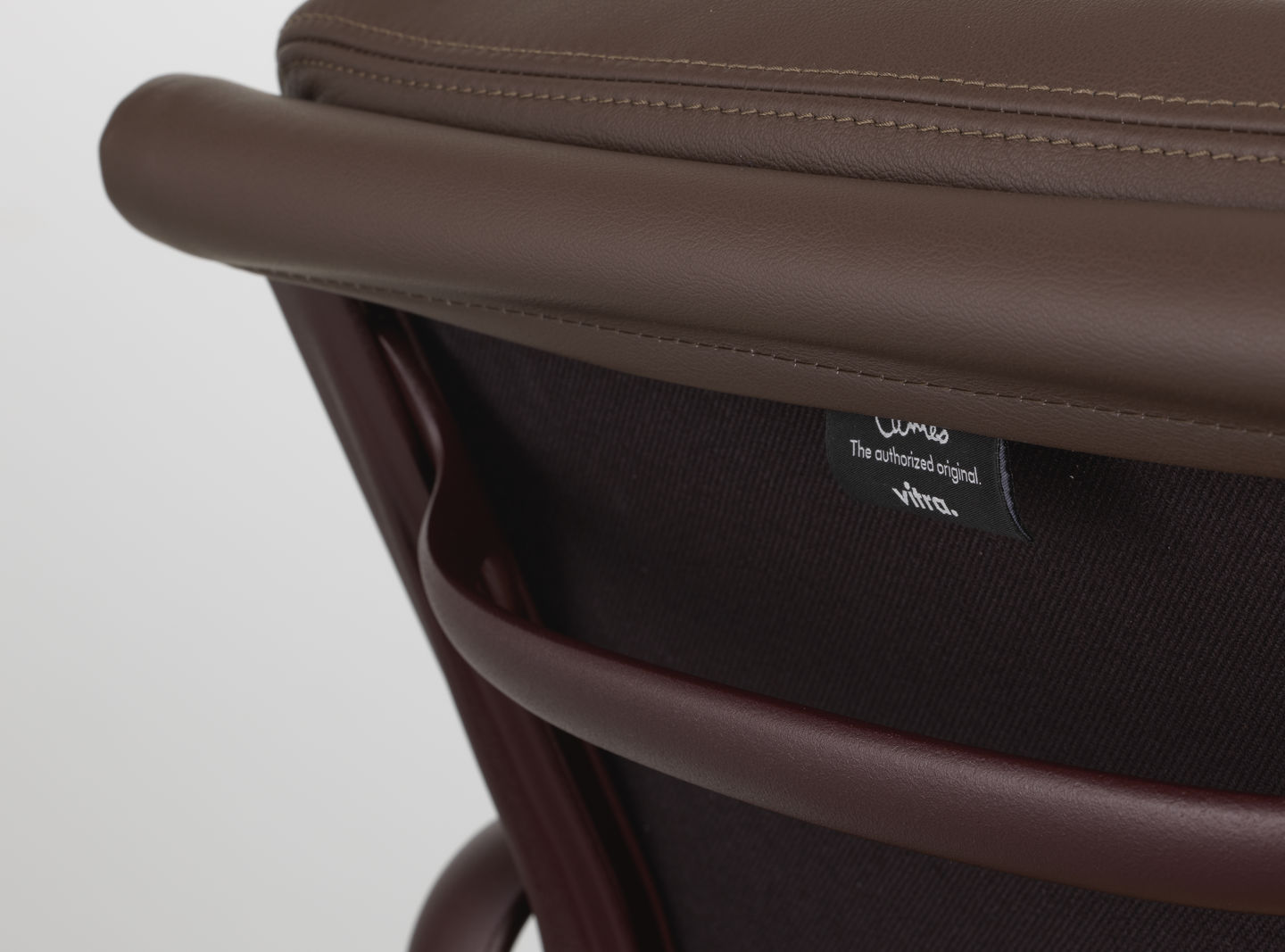 Vitra Soft Pad Ea 208 Conference Swivel Chair