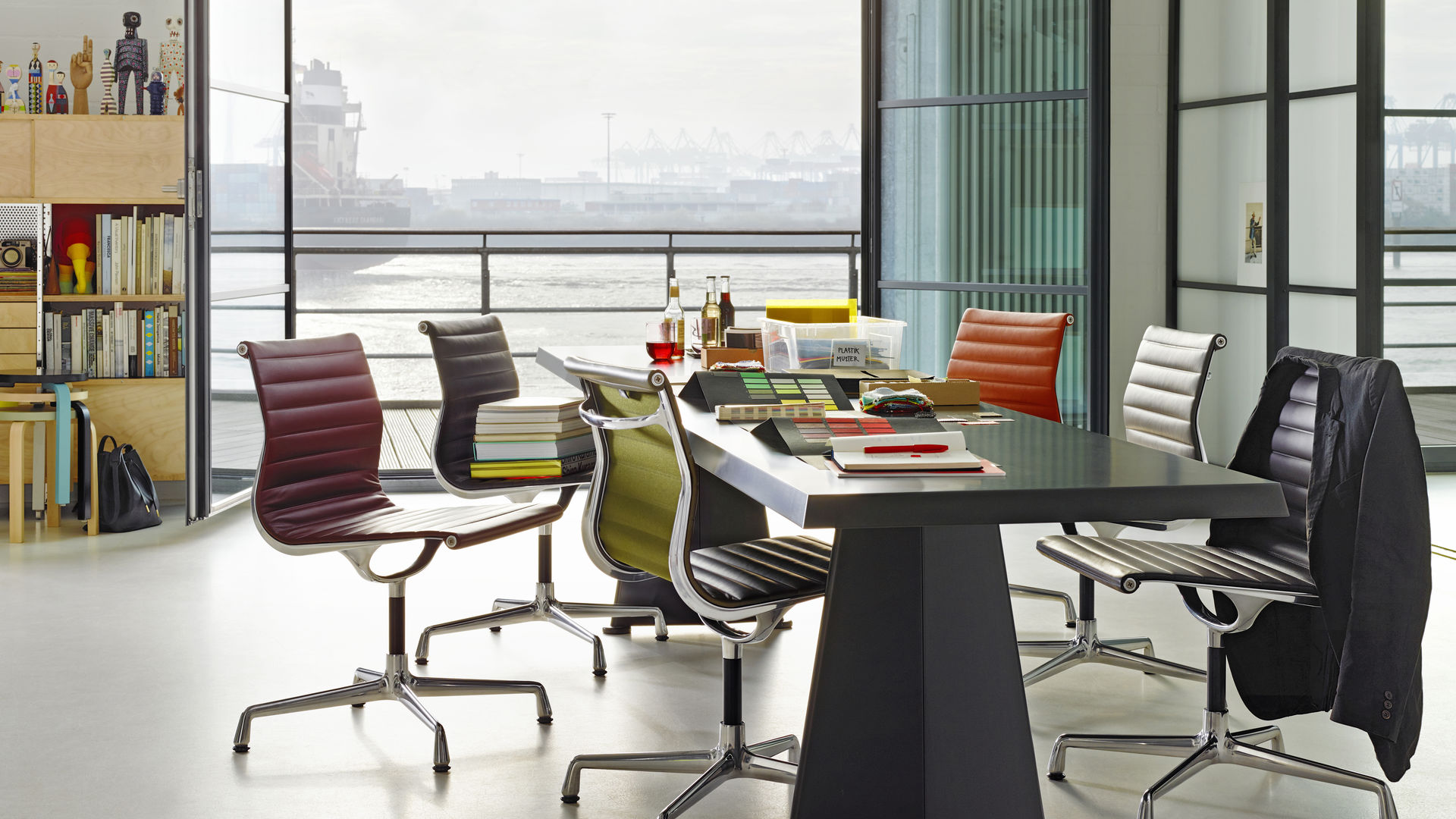Vitra Trapeze Table