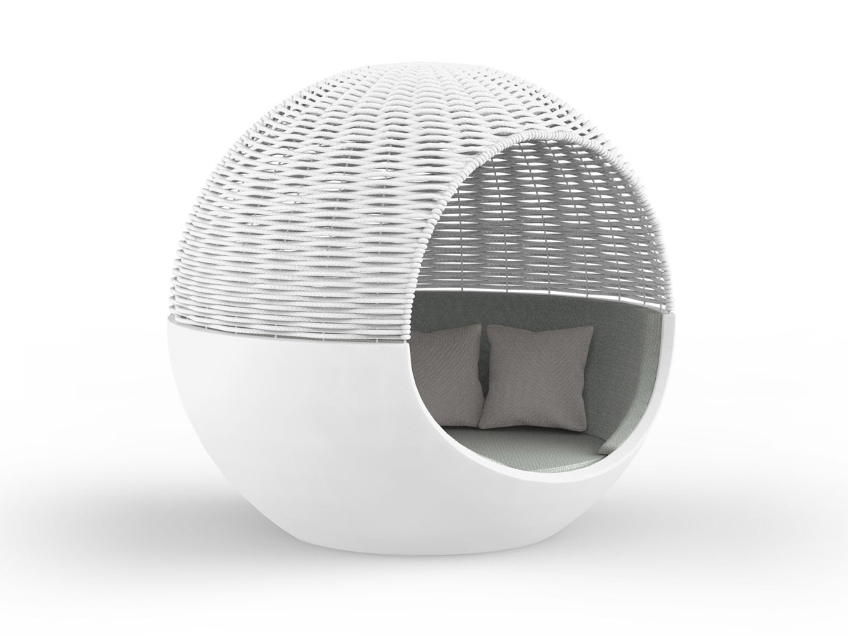 Vondom Ulm Moon Daybed With Woven Rope Parasol