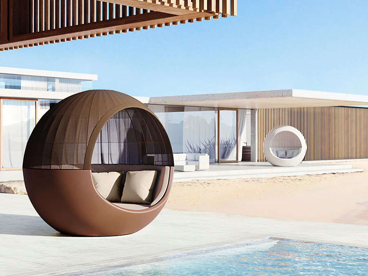 Vondom Ulm Moon Daybed With Parasol Sunvision